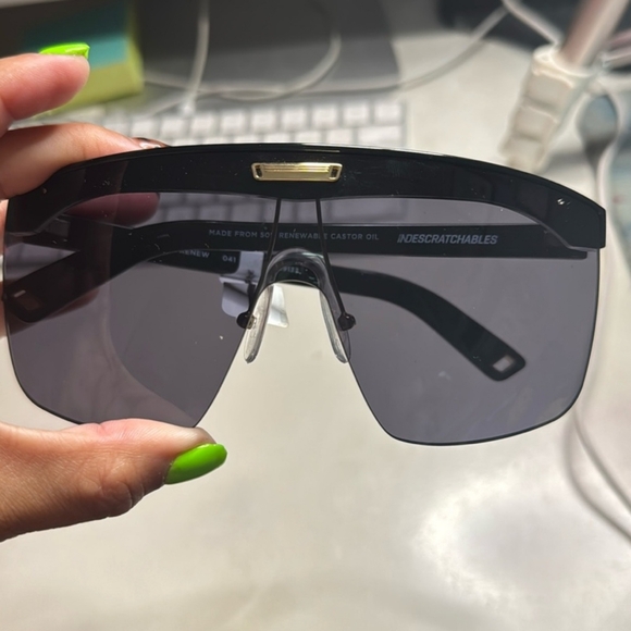 Anthropologie Renew Indescratchables Shield Sunglasses In Black | NWT - Picture 3 of 9